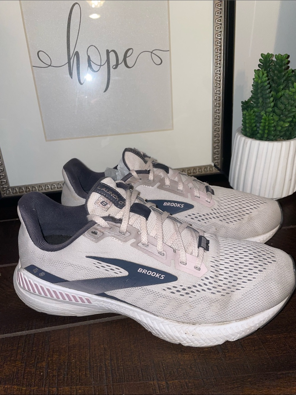 Brooks Launch GTS 8 Women's Running Sneakers Gray & Pink Size 9